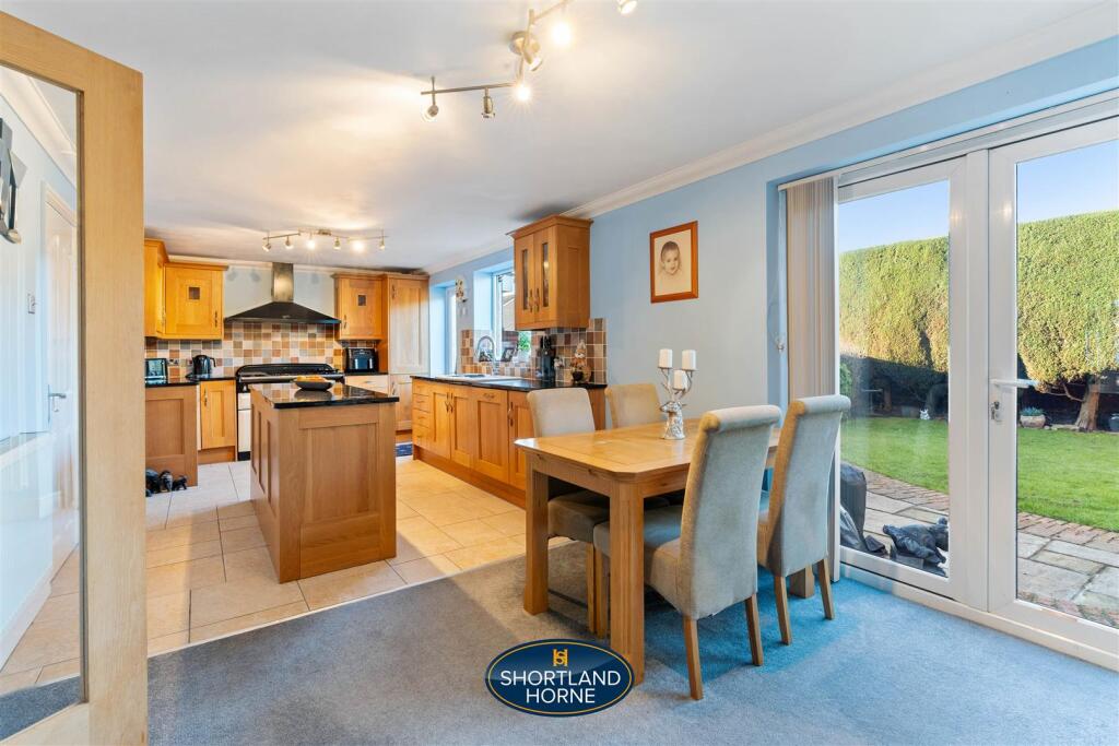 kitchen/dining room