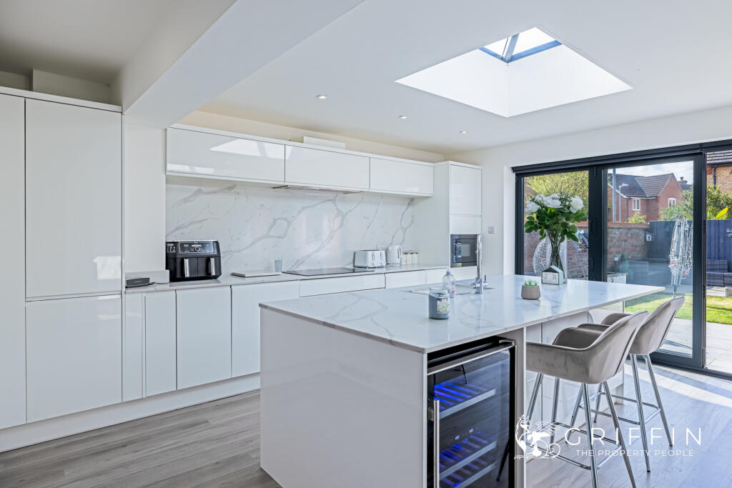 Kitchen &amp; Dining