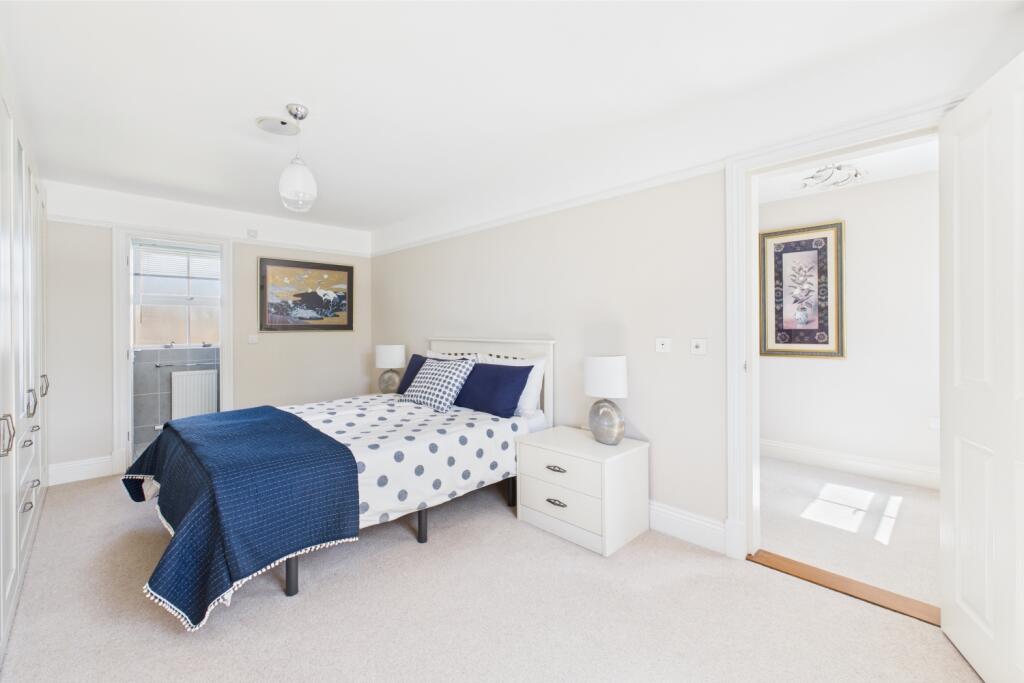 CAM03162G0-PR0273-STILL007