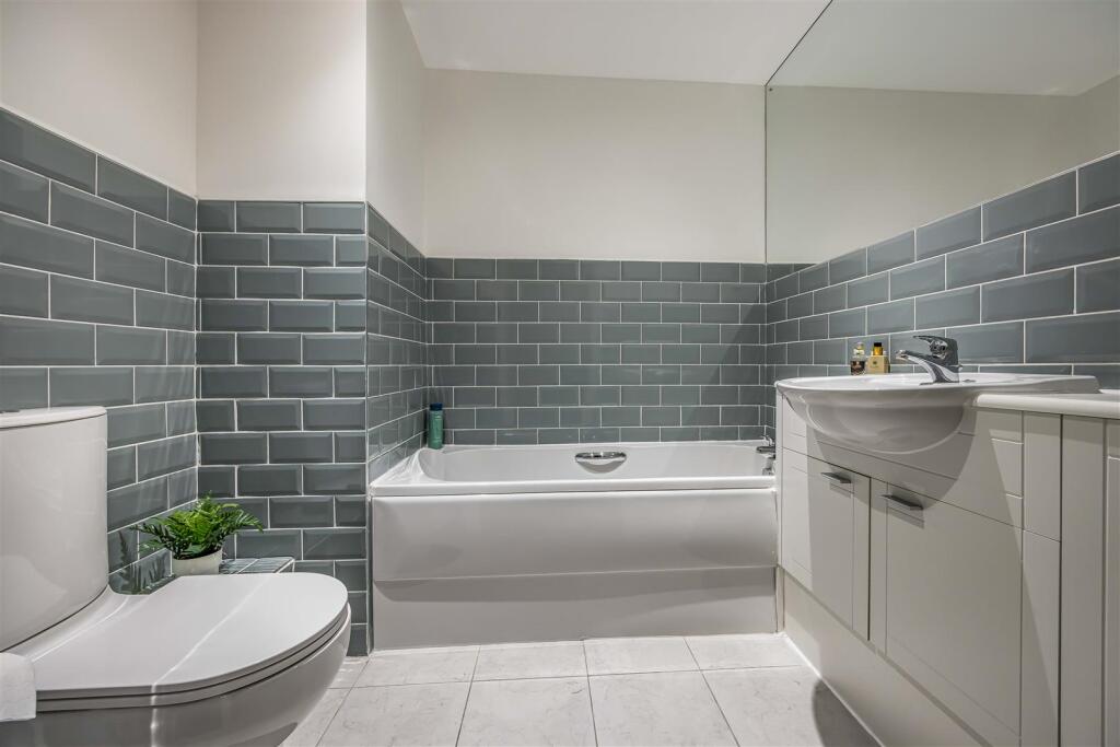 16 Seagers Court, Old Portsmouth-Small-PorticoMark