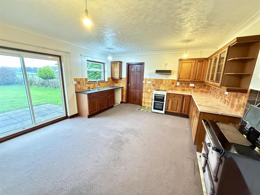 Kitchen/Dining room