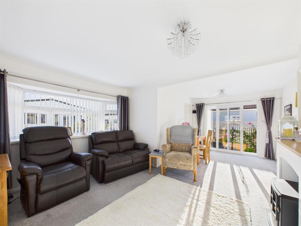 Reception Room/Dining Area