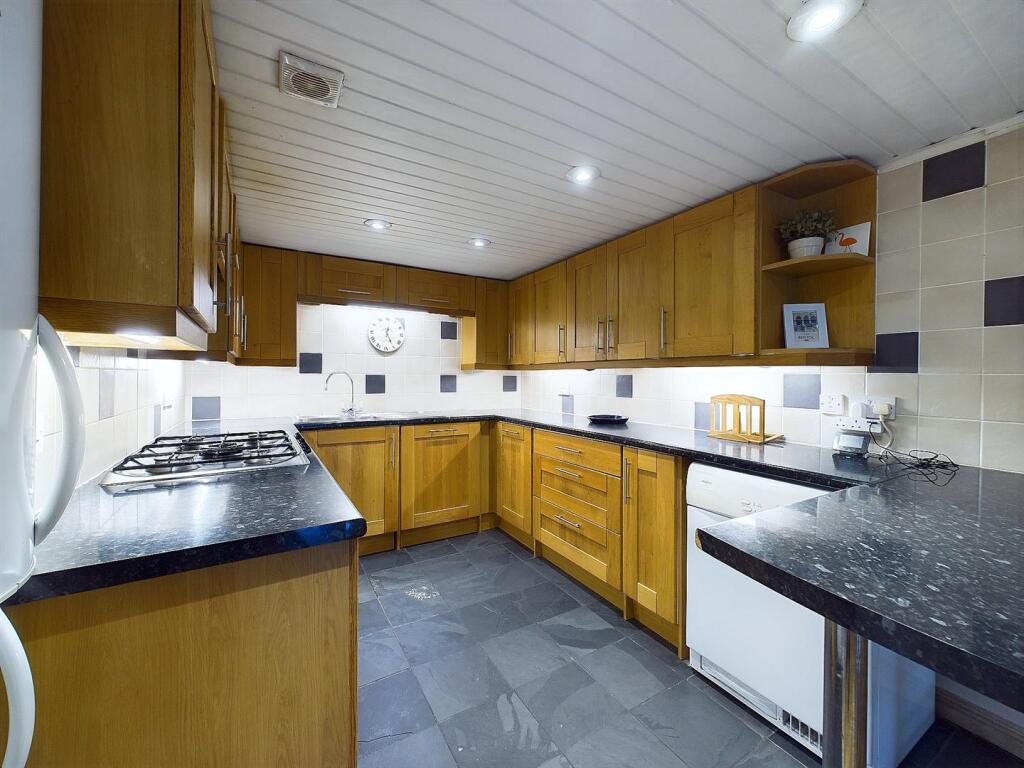 5 - 2 bedroom garden flat.jpg