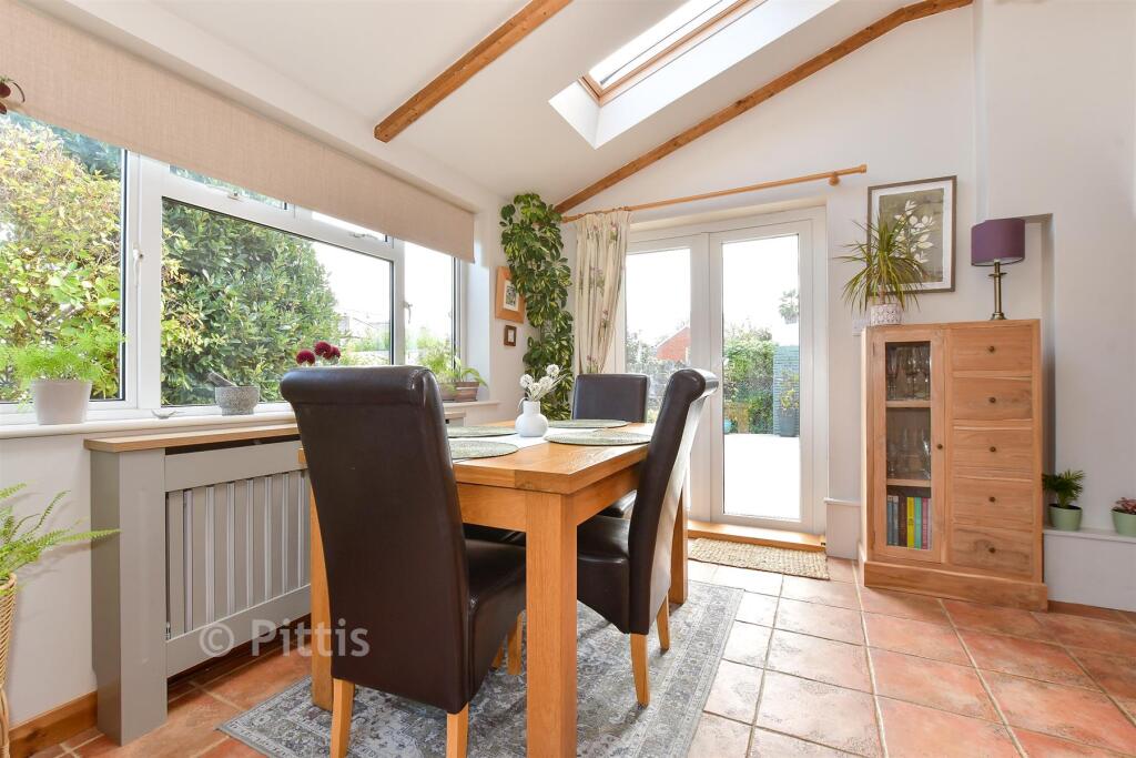 Kitchen/Dining Area