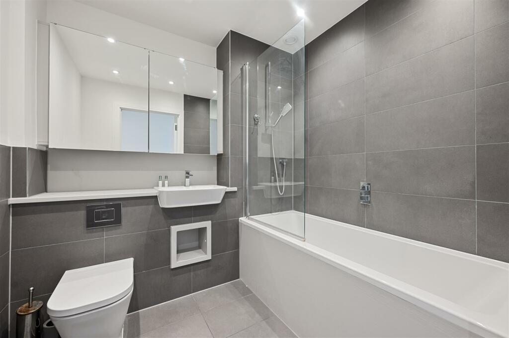 AR - Habington Road - Bathroom3.jpg