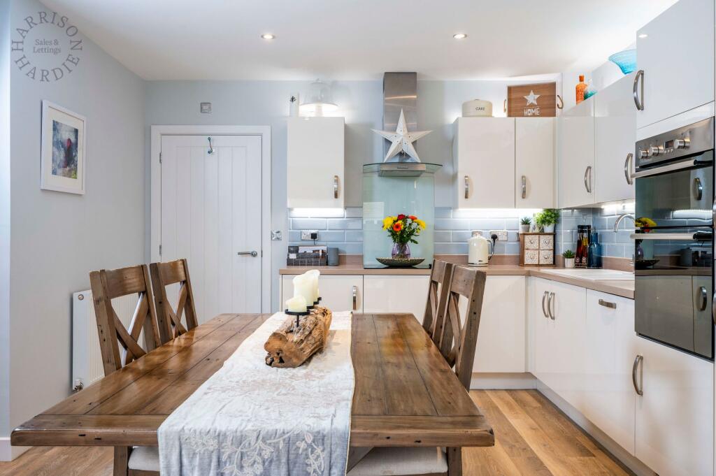 Kitchen &amp; Dining Area