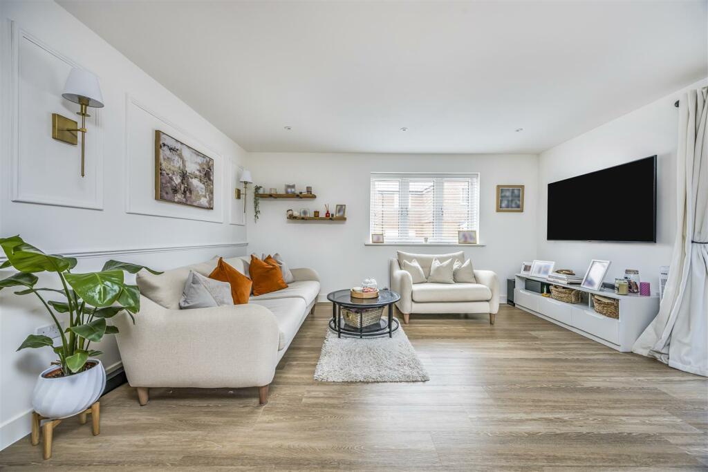 Flat 1, Berkshire House, Coddington Grove, Lovedea