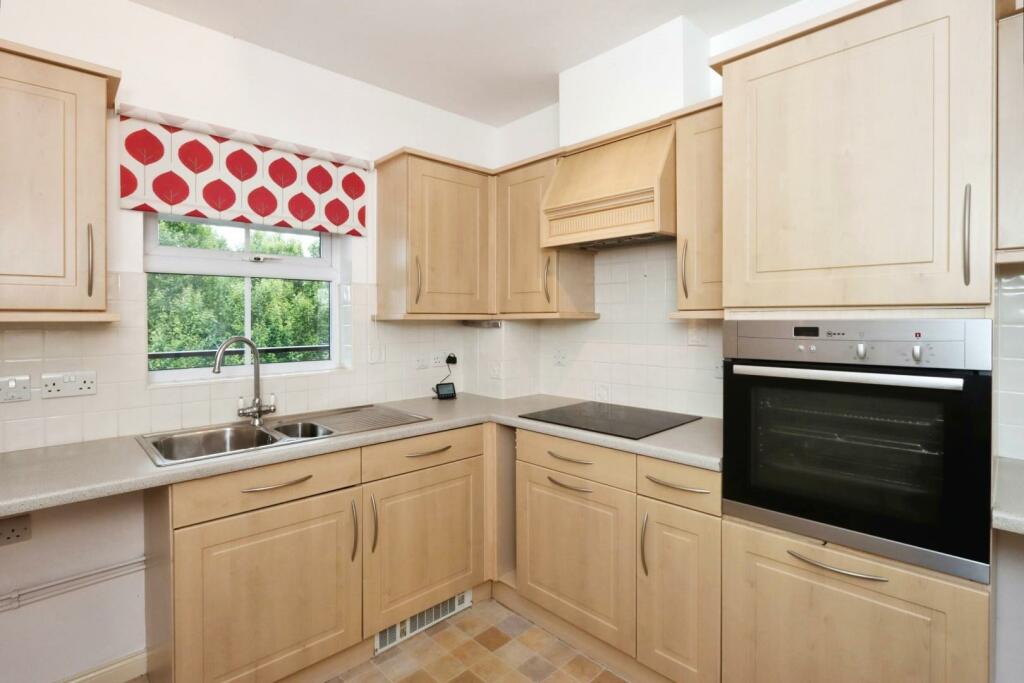 KITCHEN 02.jpg