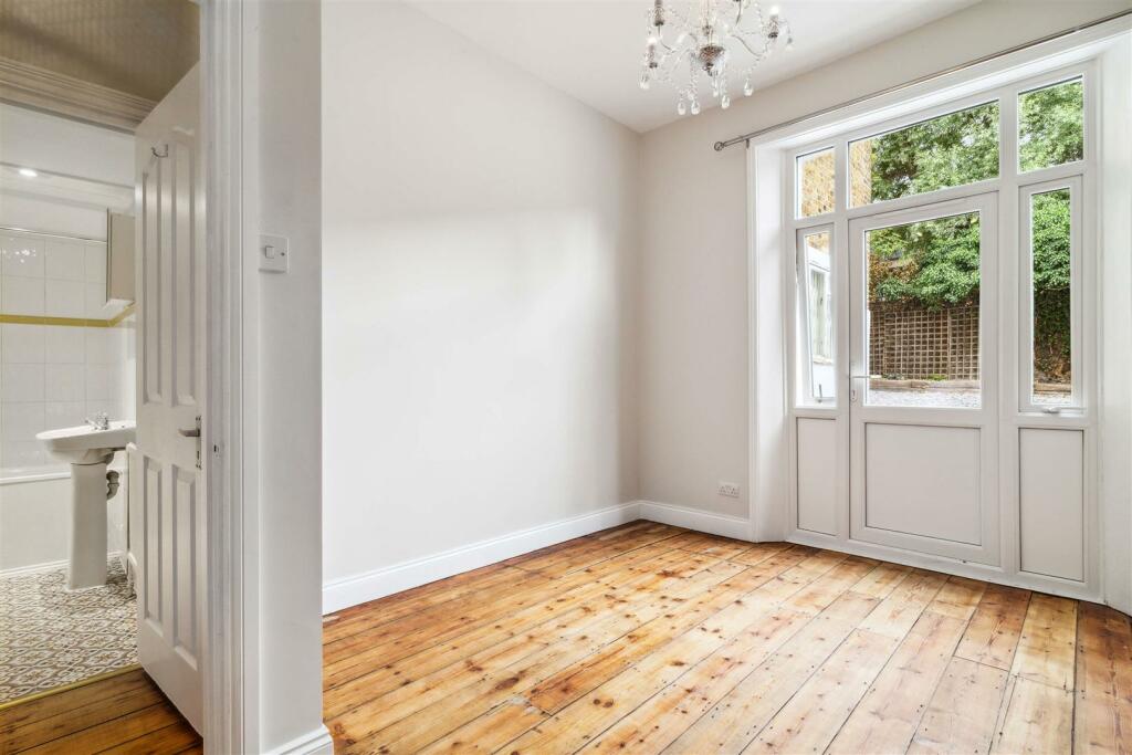 Flat 2, 49 Lambert Road, Brixton SW2 5BB-11.jpg