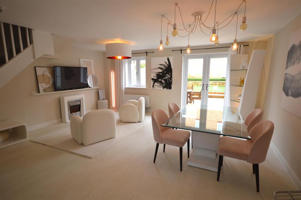 breakfast/family room