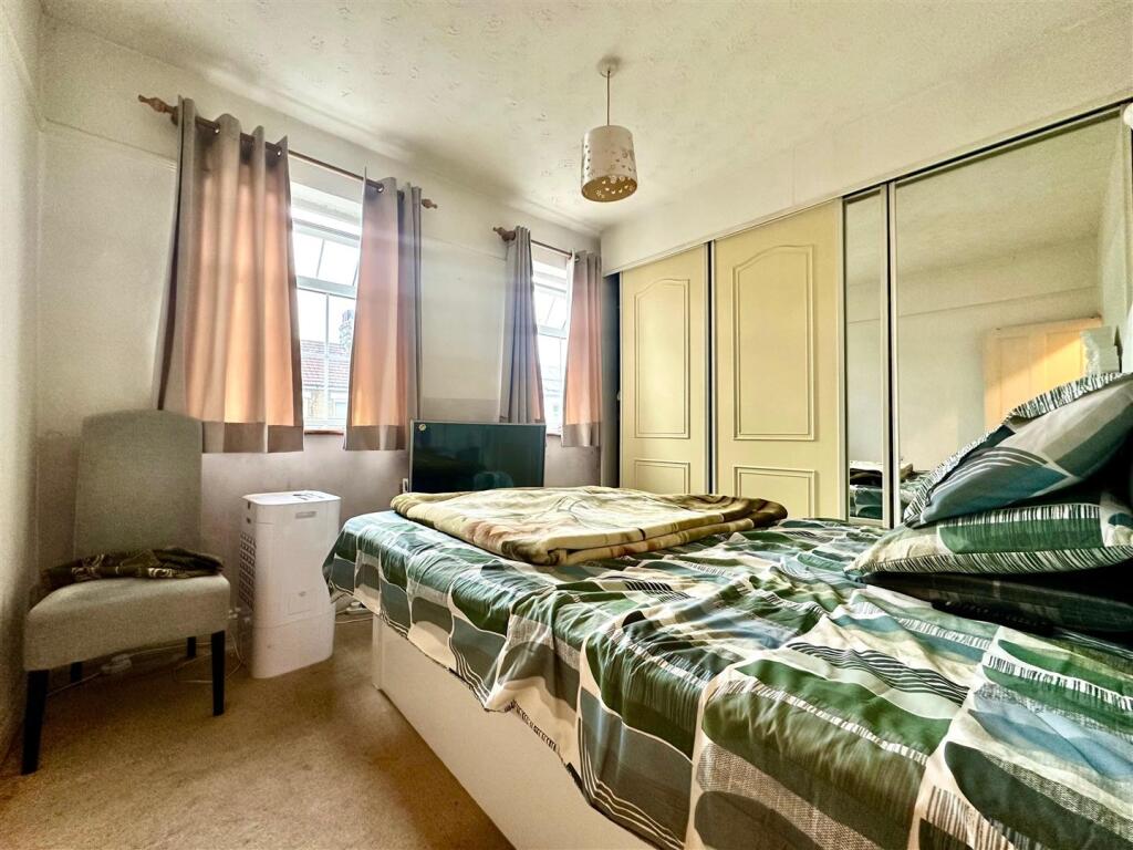 Bedroom 1.jpeg