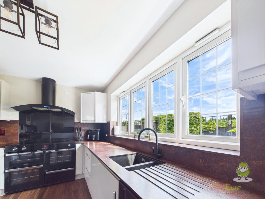 CAM01543G0-PR0132-STILL045