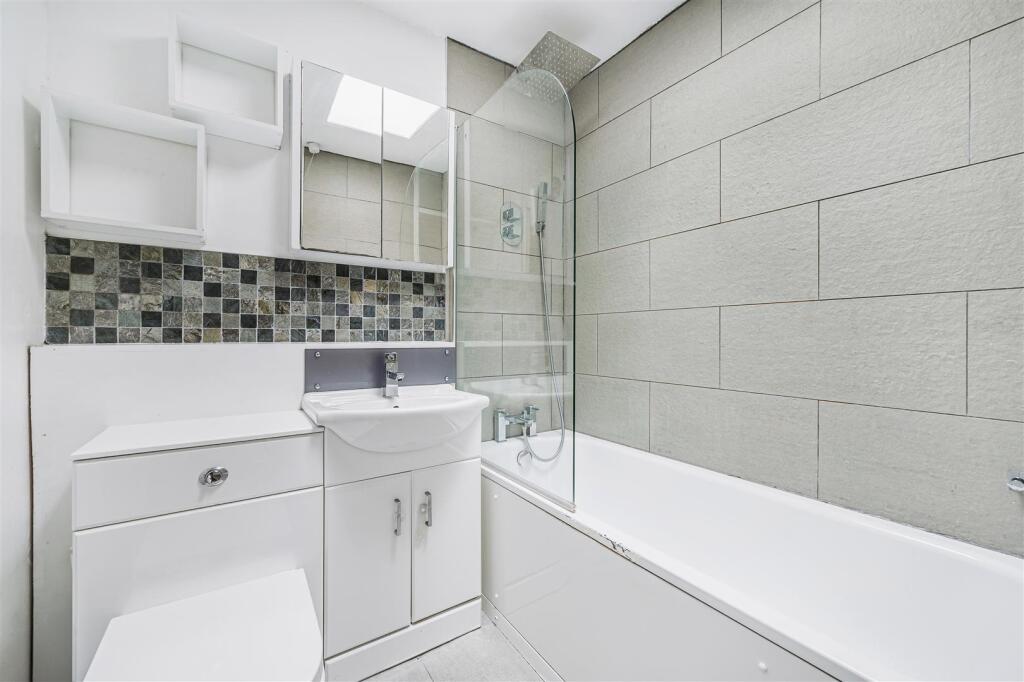 50 Bloomsbury Close-12.jpg