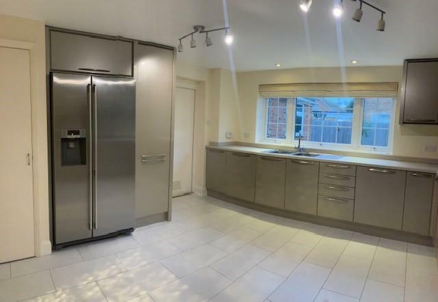 Kitchen 2.jpg
