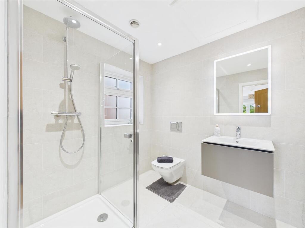Superbly Appointed En-Suite Shower Room