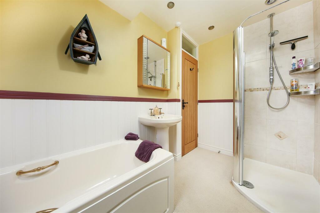 Bathroom2.jpg