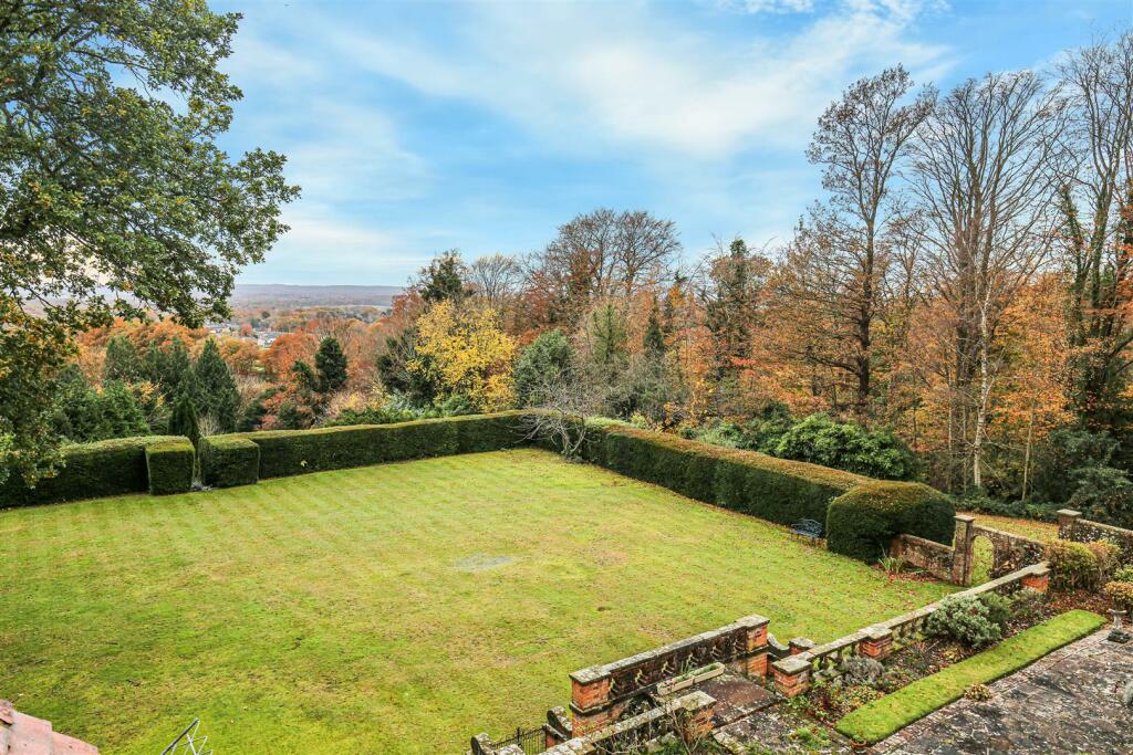 Rear Lawn Aspect &amp; View.jpg