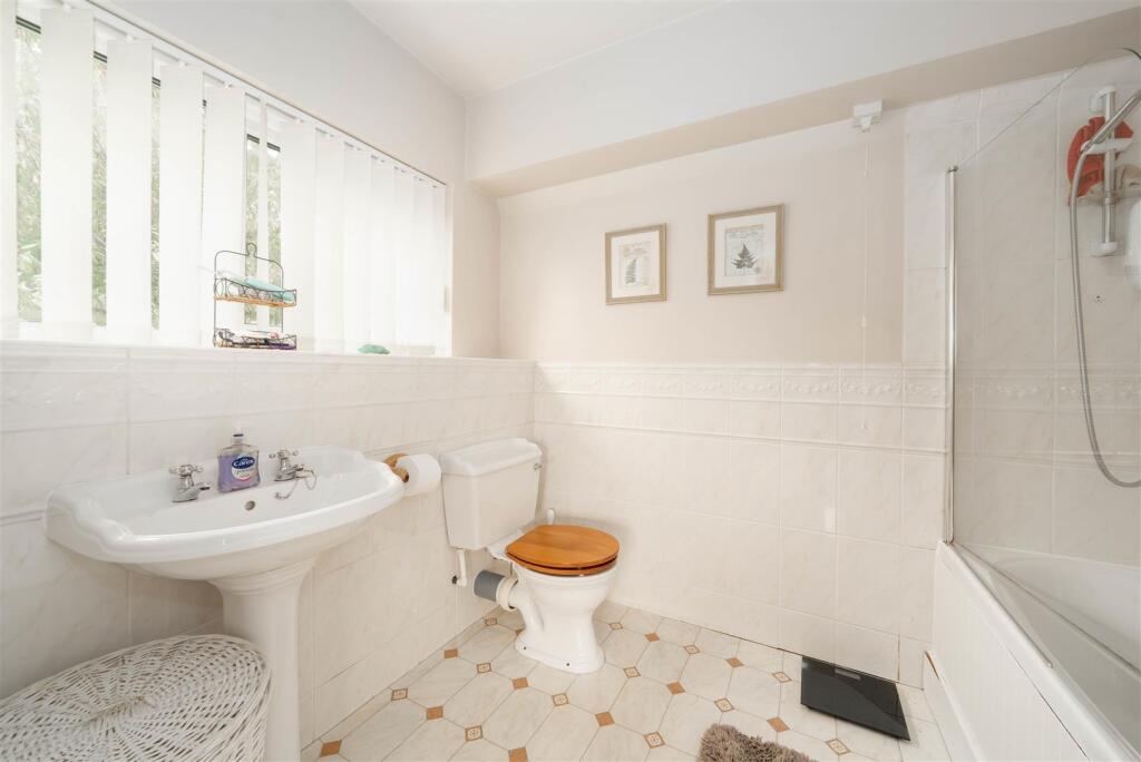 Main Bedroom-6.jpg