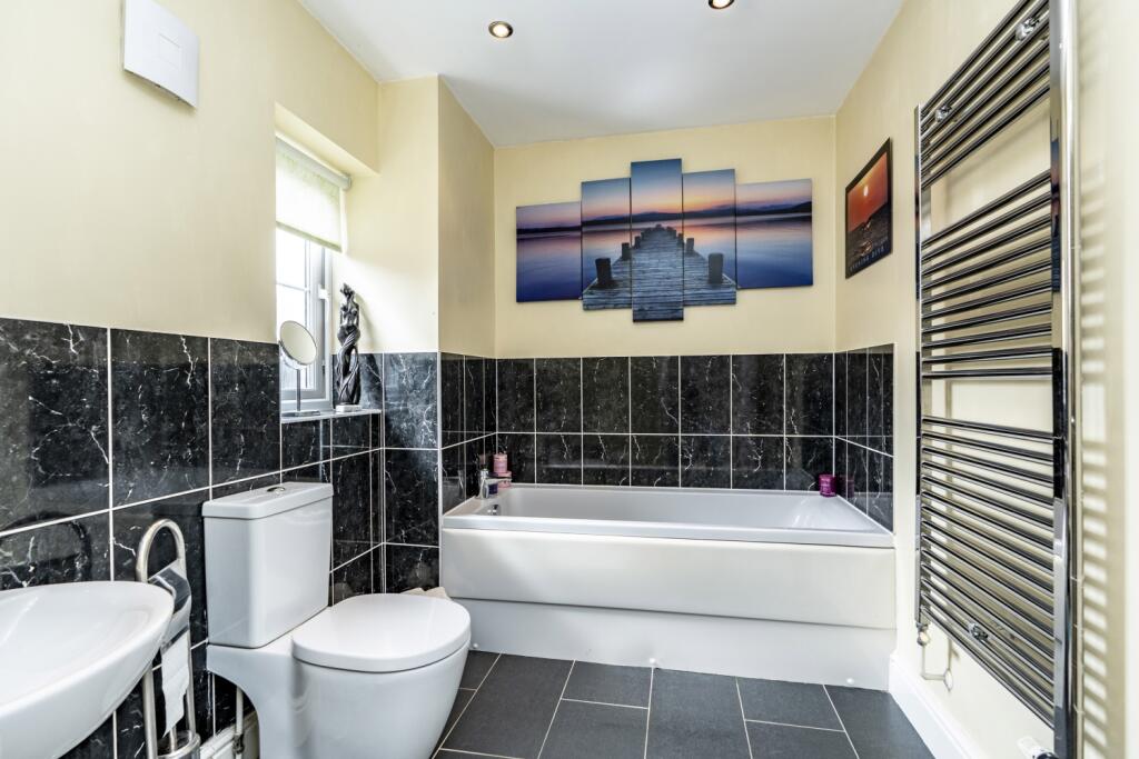 16 Juno Way, EweMove Peterborough West, Bathroom