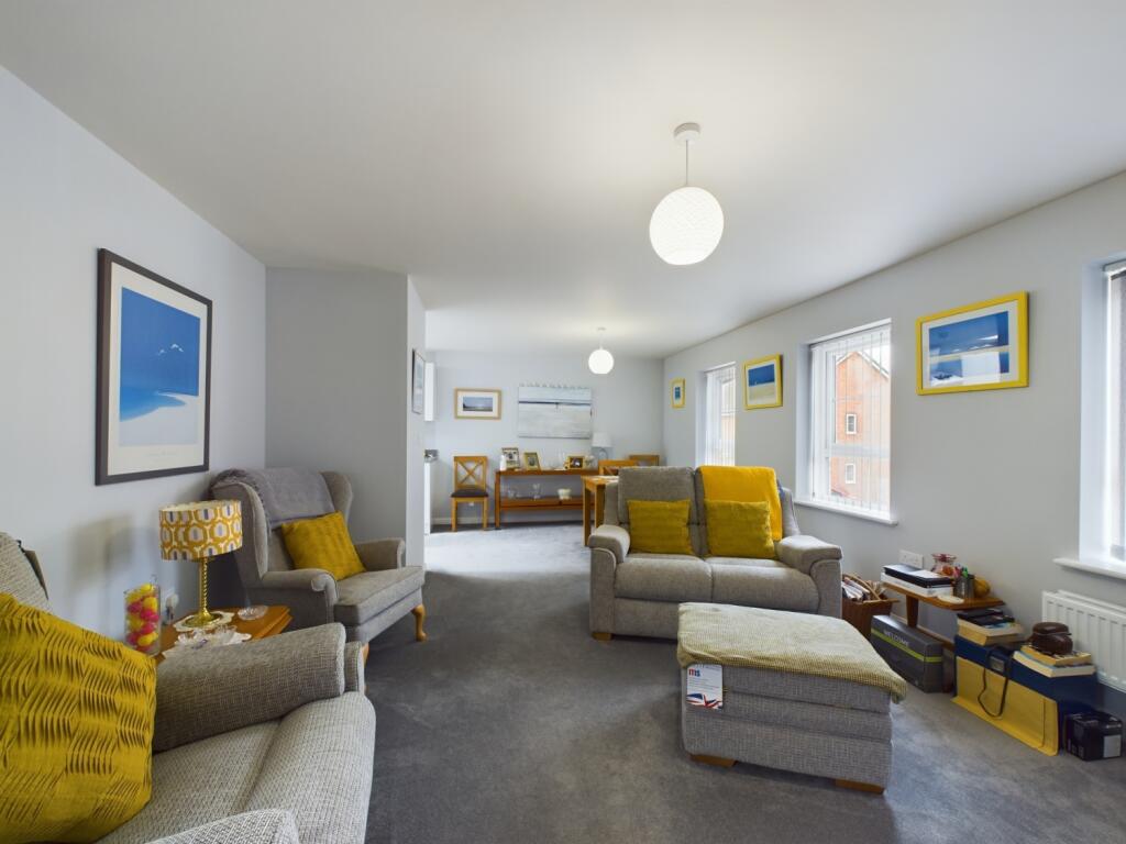 CAM02313G0-PR0045-STILL006