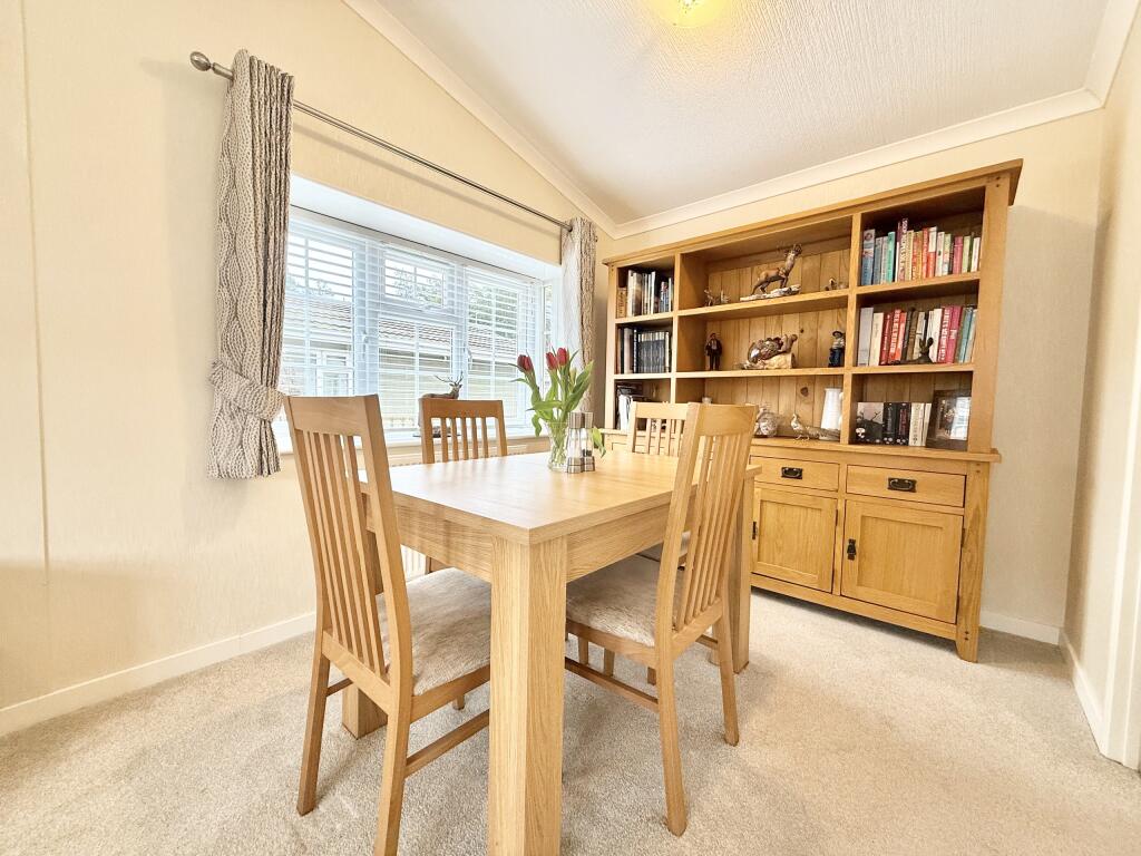 Dining Area.jpeg