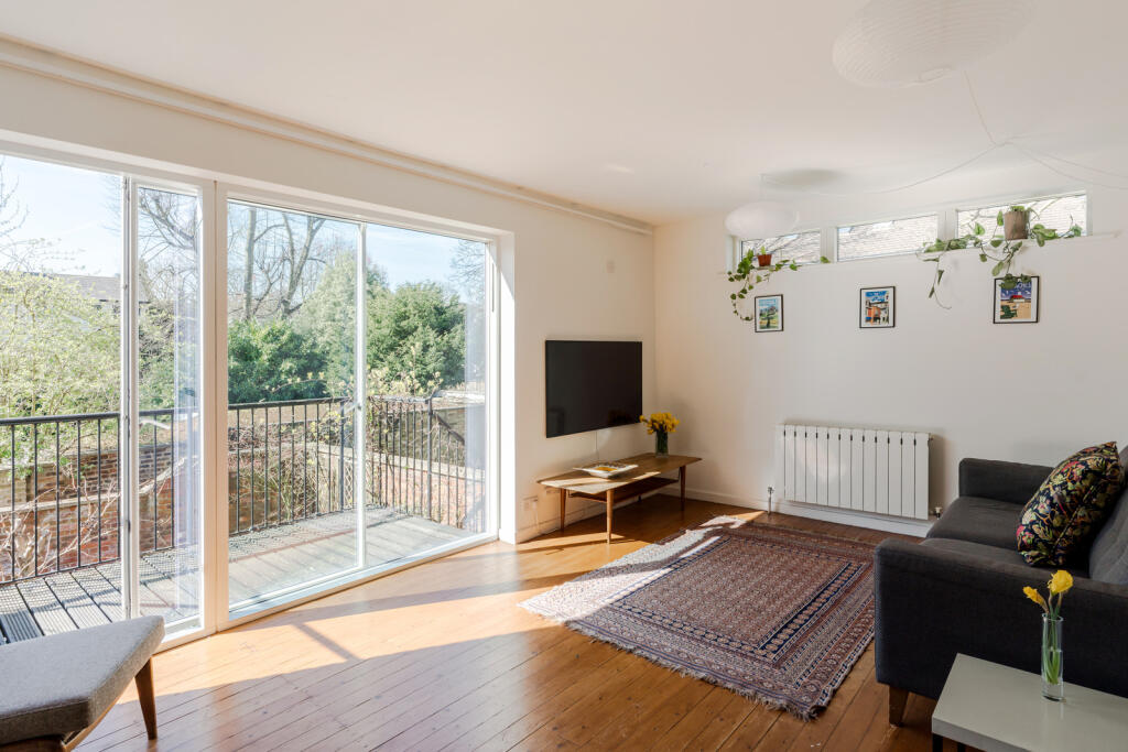 272733 - 75 Hall Drive-21.jpg