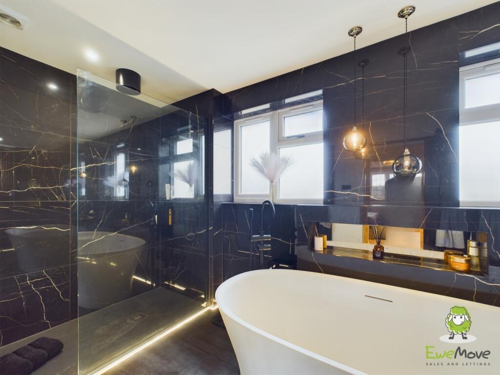 CAM03778G0-PR0171-STILL049