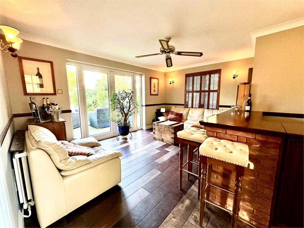 Bar/Play room