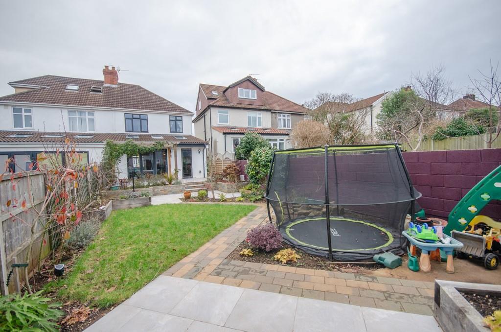 Rear garden pic 2.jpg