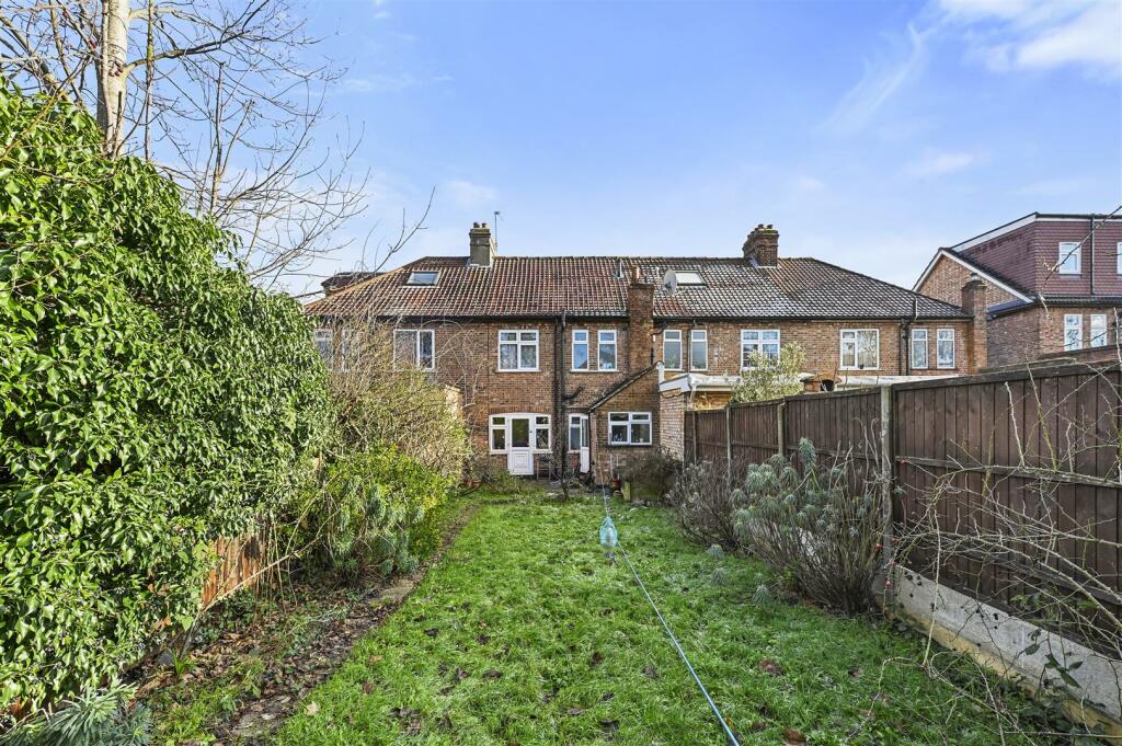 Aston Rowe - Long Drive6.JPG