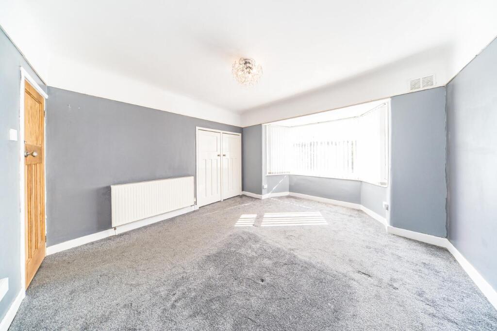 46 Cumber Lane bedroom 1.jpg