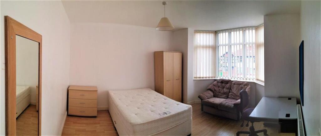 A bright and tidy single bedroom featuring a la...