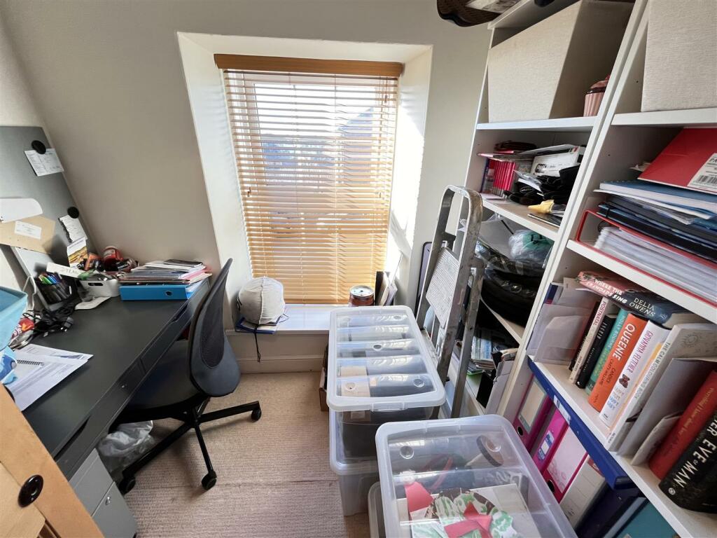 Bedroom 4 / Office