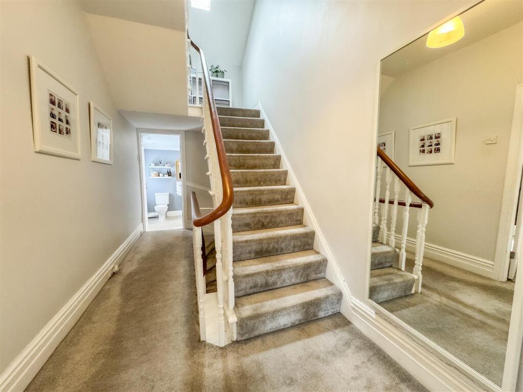 ACCOMMODATION SECOND FLOOR