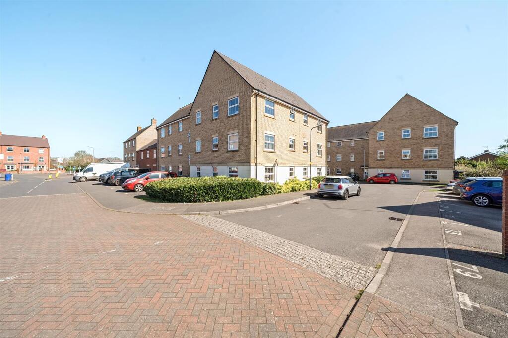 25 Alchester Court, Towcester (15).jpg