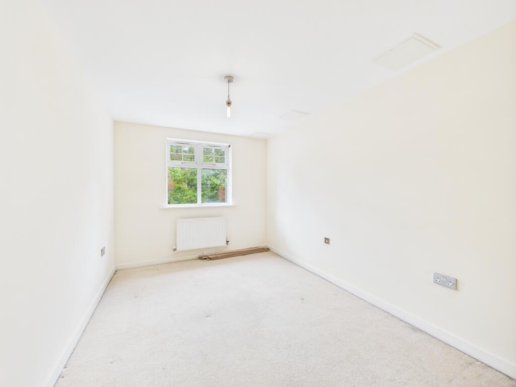 CAM04825G0-PR0122-STILL003