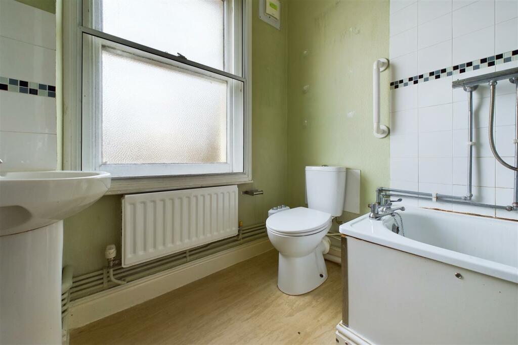Flat 4, 41 Redland Road, Bristol BS6 6AG | Leaseho