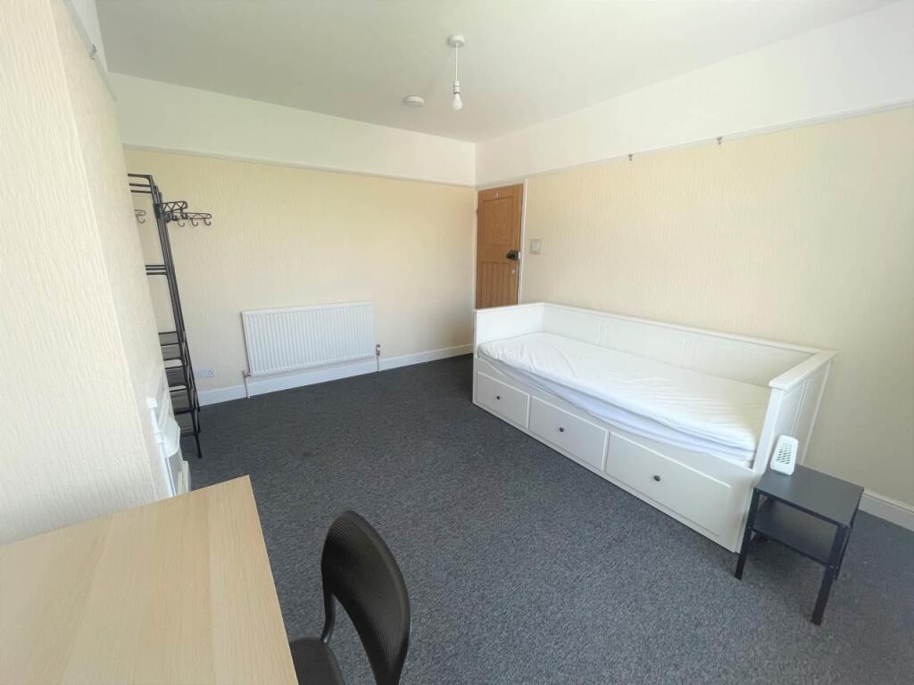Bedroom 4 x2.jpg