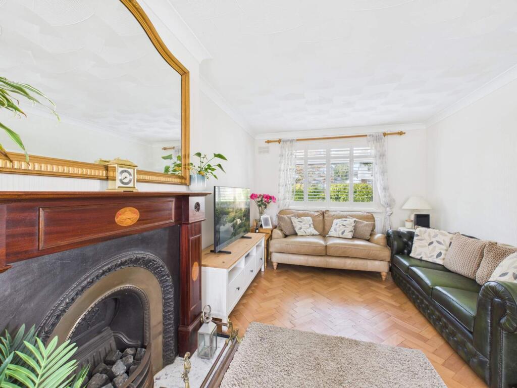 Lounge/Dining Room