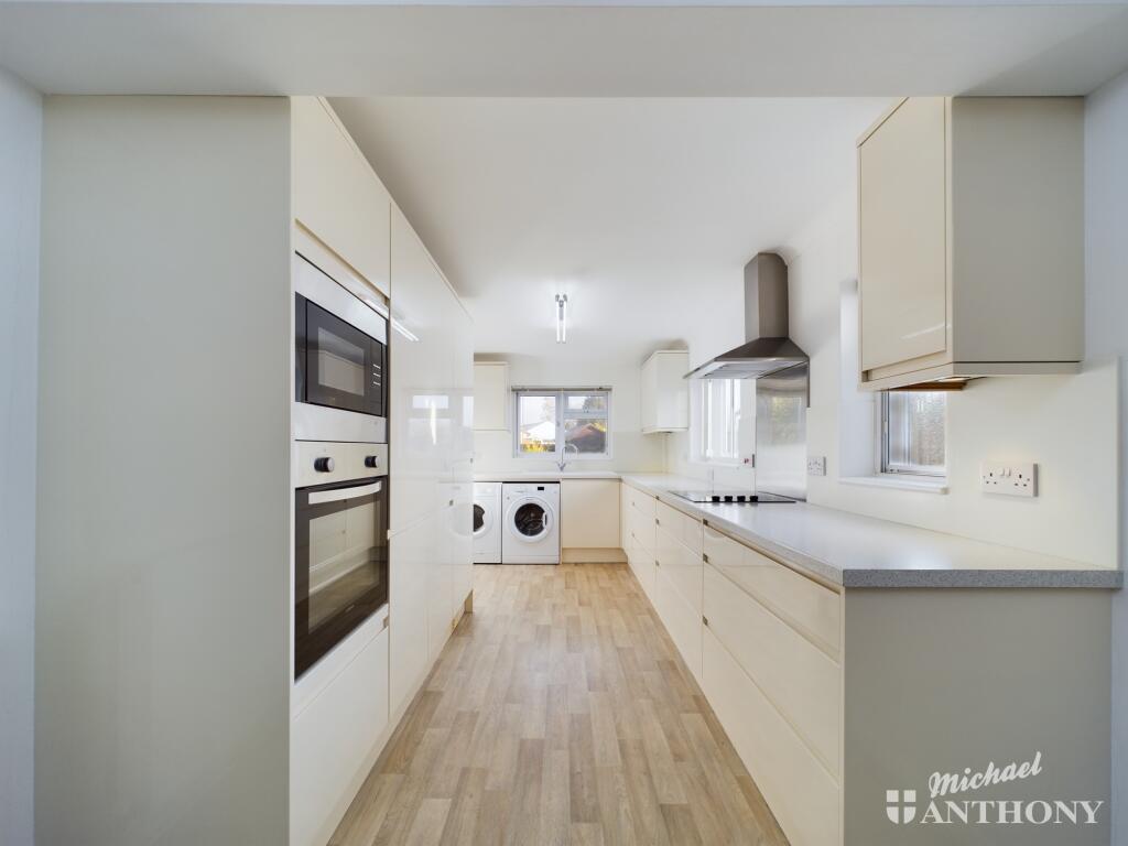 CAM02773G0-PR0237-STILL007