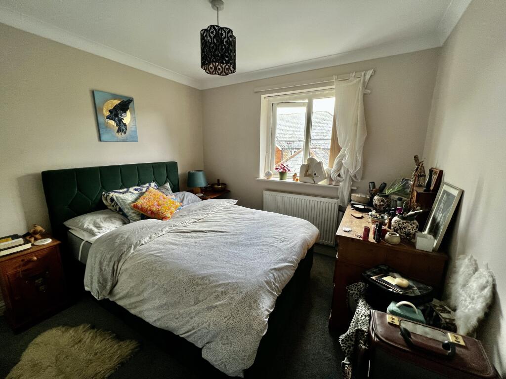 Bedroom 1.JPG