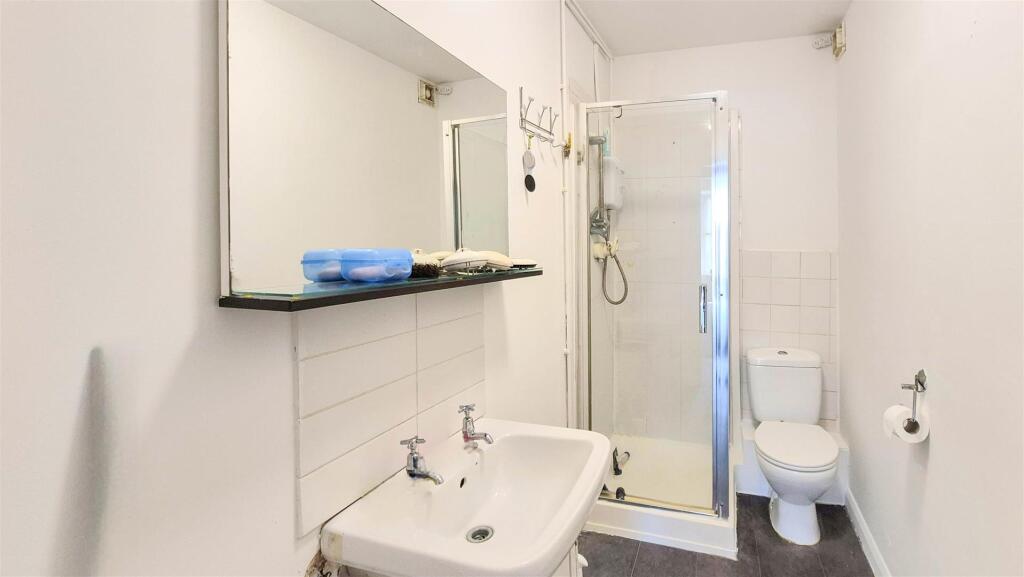 SHOWER ROOM