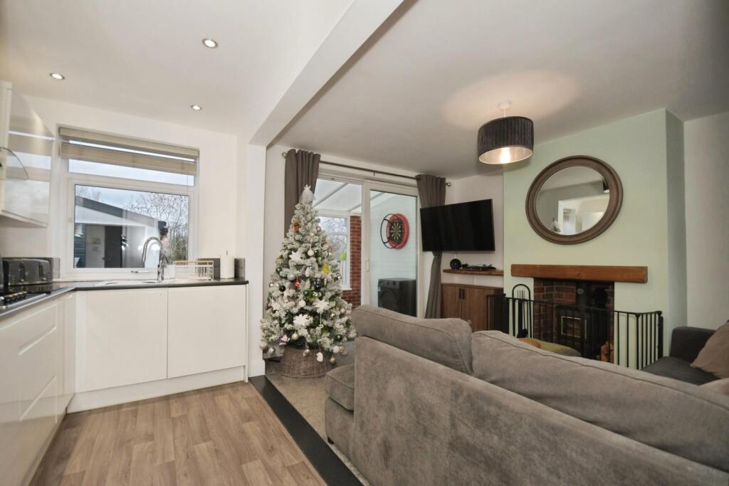 KITCHEN LIVING DINER 01.jpg