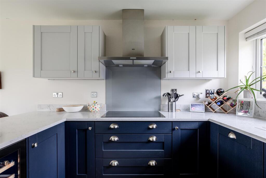 2 Walder Close-17.jpg