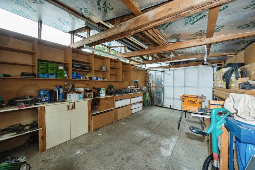 Garage/Workshop
