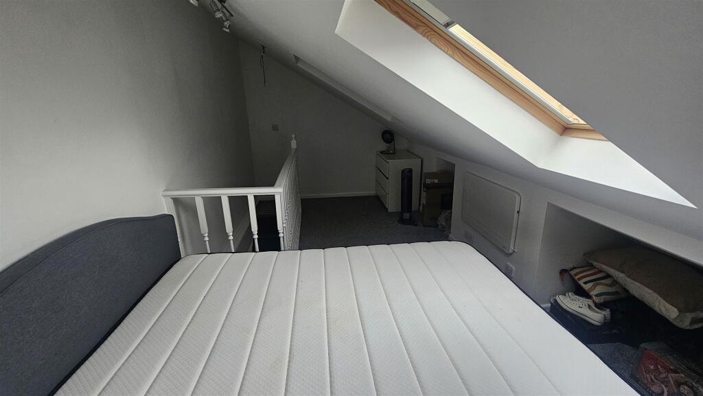 redwood bedroom 13.jpg