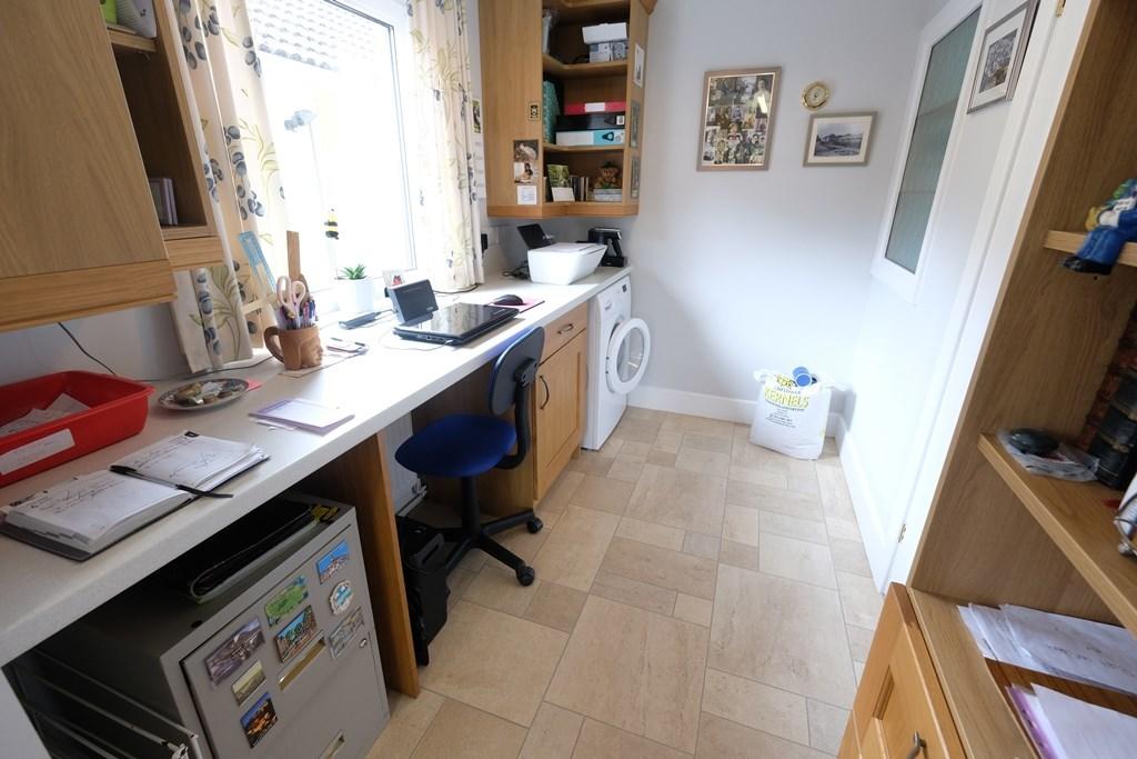 STUDY/UTILITY ROOM