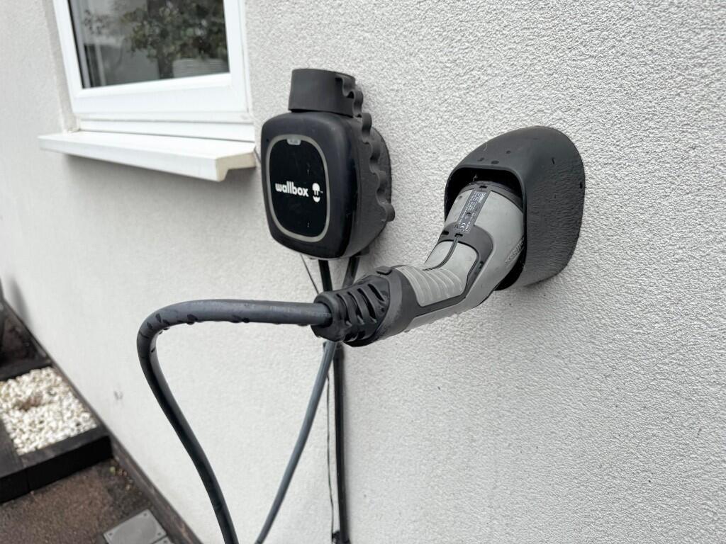 Electric car sharger