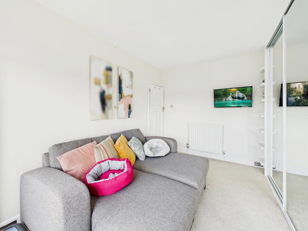 CAM05192G0-PR0193-STILL027