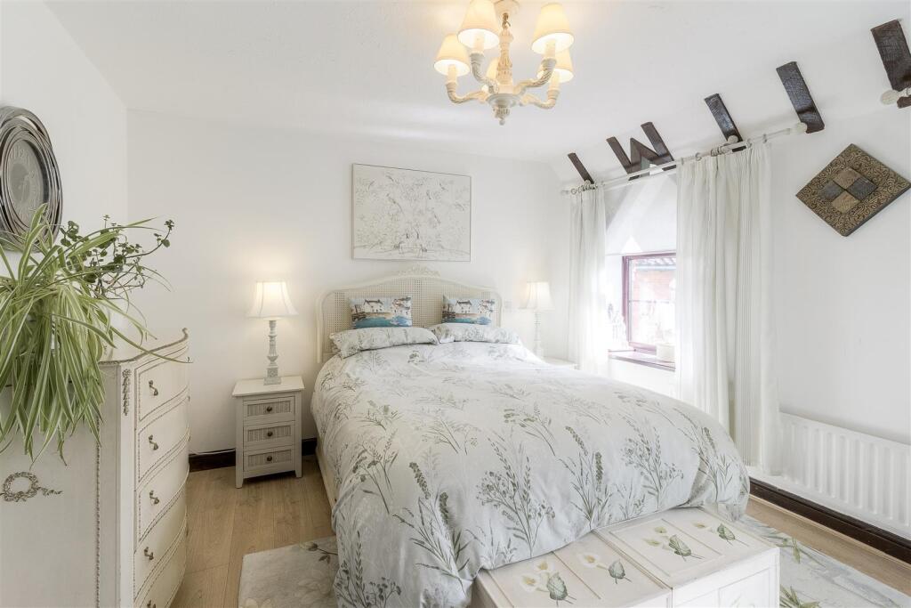 7 Weston Hall Stables, Bulkington